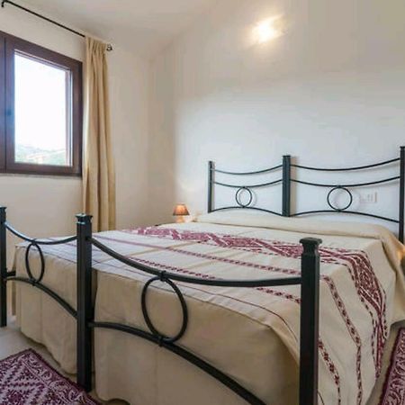 Bed and Breakfast Il Girasole Domus De Maria Exterior foto